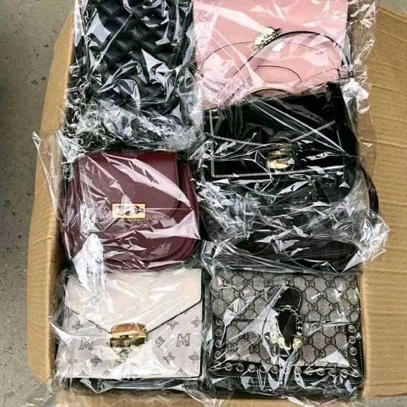 Modische Handtaschen Paletten_kaufen ab Zentrallager Deutschland